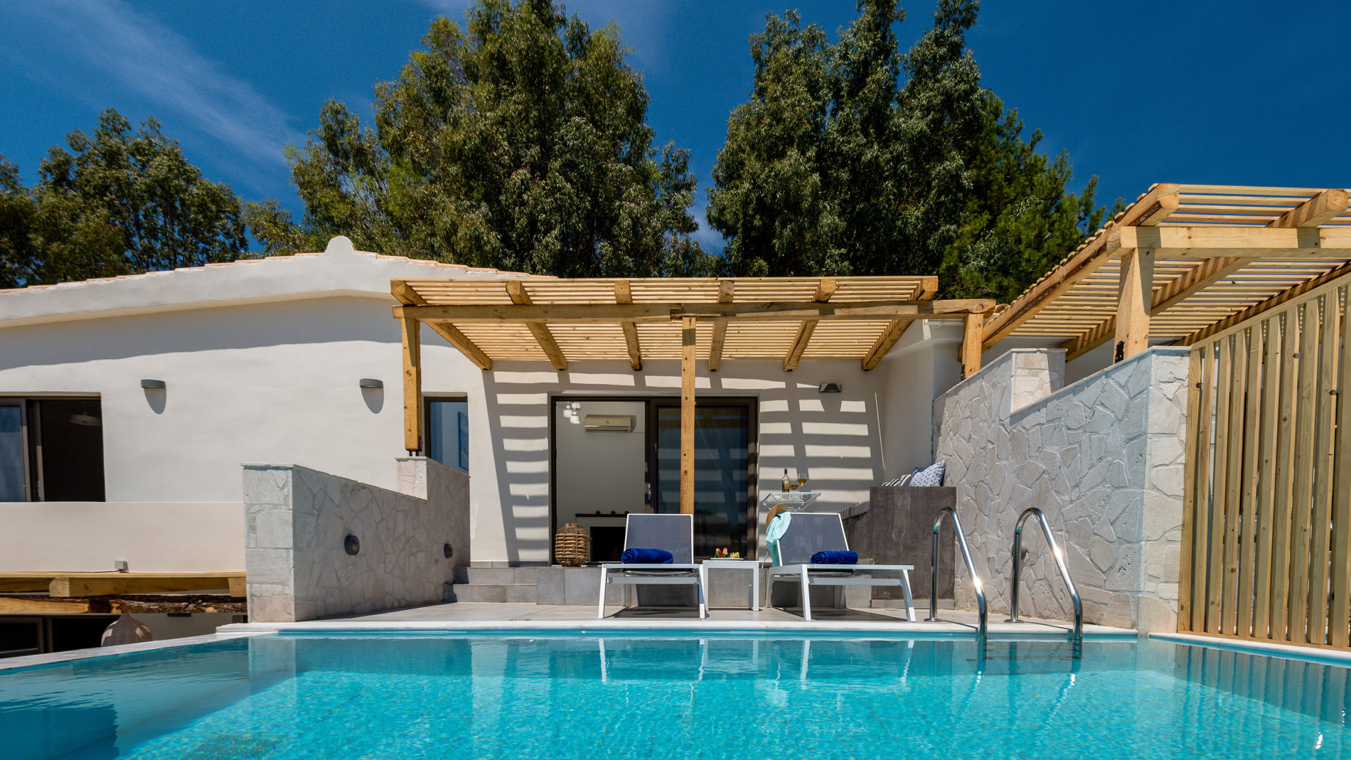 Velanidia Suite with private pool