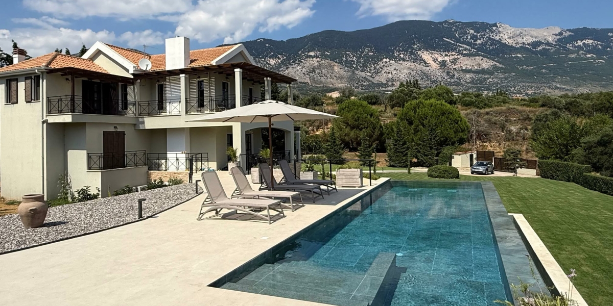 Filon Ktima Beachfront Upscale Villa